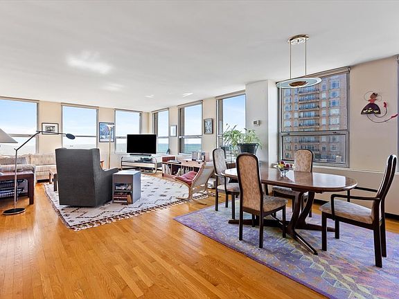5th image of 2626 N Lakeview Ave APT 3308