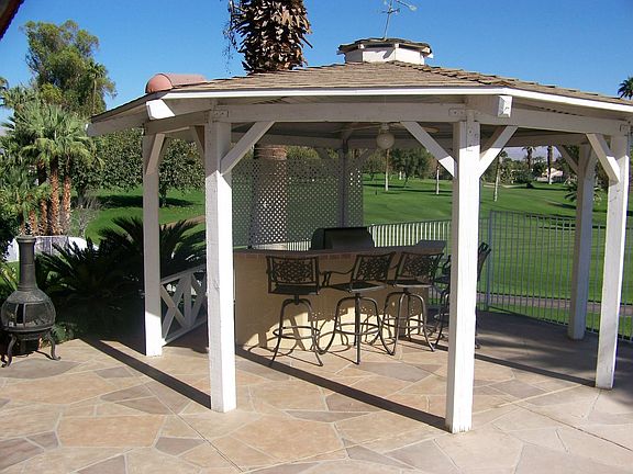 Built in bbq & gazebo