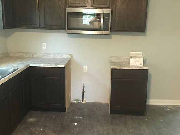 4th image of 428 Warren Way