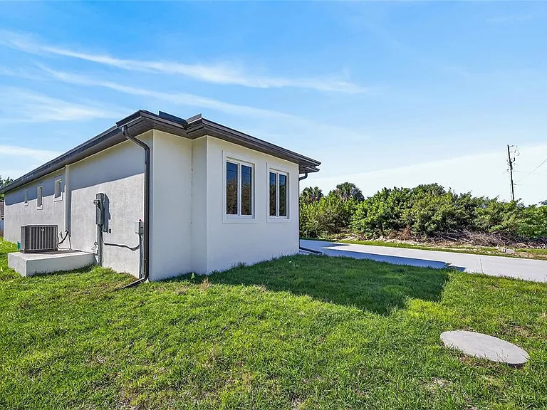 511 Sweetwater Dr — Photo 52