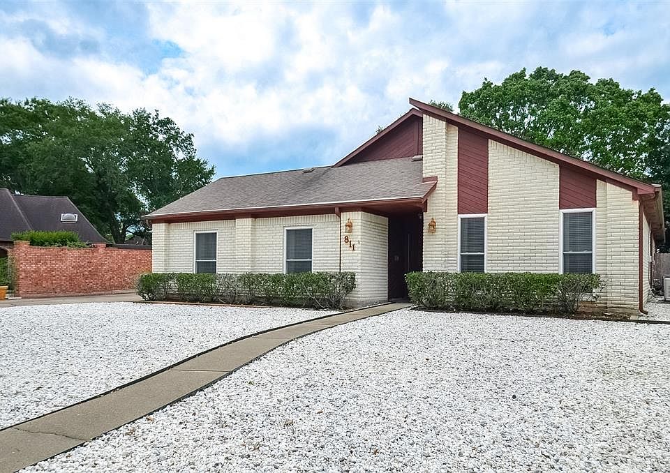1st image of 811 Wood Bridge Cir