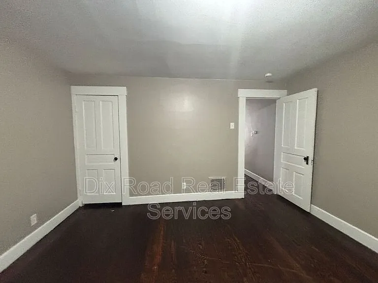 67 S McGee St — Photo 15