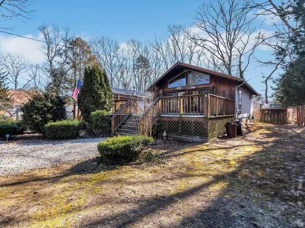 27 Suncrest Drive, East Falmouth, MA 02536