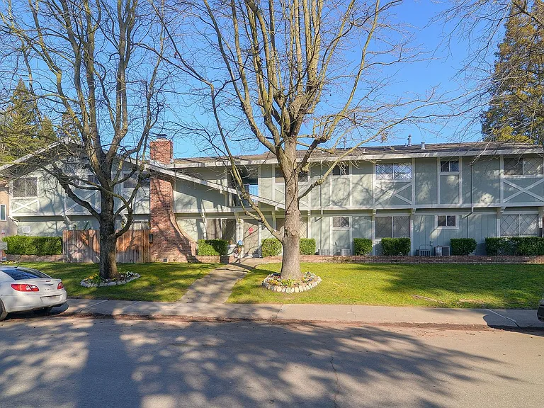 17 Quay Court — Photo 1