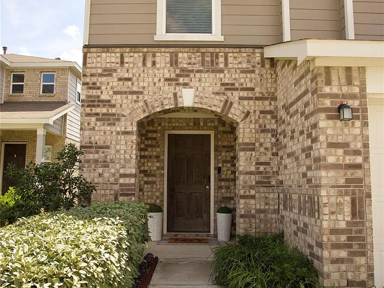 25219 Sierra Manor Ct — Photo 2