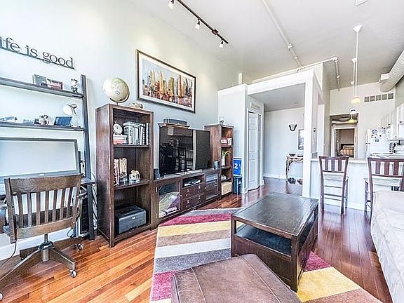 5th image of 101 W Liberty St APT 200