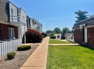 9967 Chateau Roi Ct, Saint Louis, MO 63123