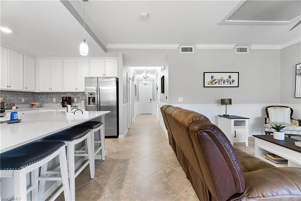 2 bed, 2.0 bath, 1194 sqft, $8,000 — Photo 3