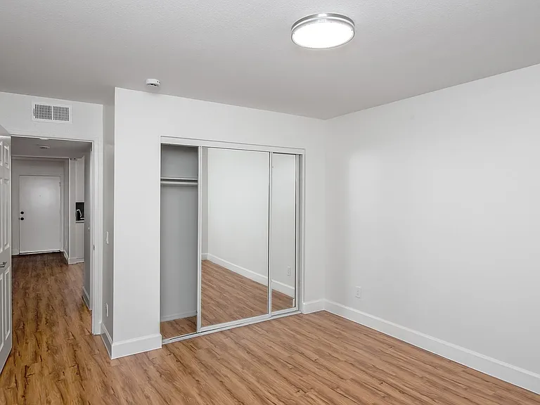 616 W Wilson Ave — Photo 16