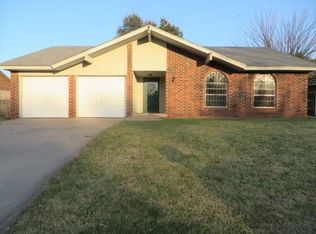 3027 Glenwood Dr, Chickasha, OK 73018