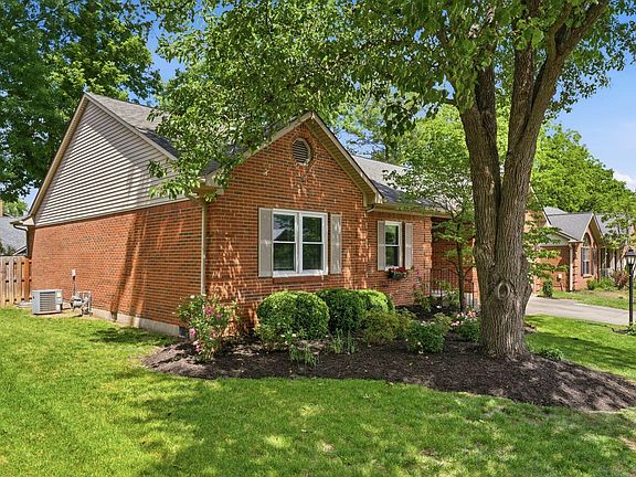 3rd image of 2917 Tabor Oaks Ln