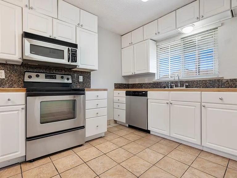 1207 W Wall St — Photo 10