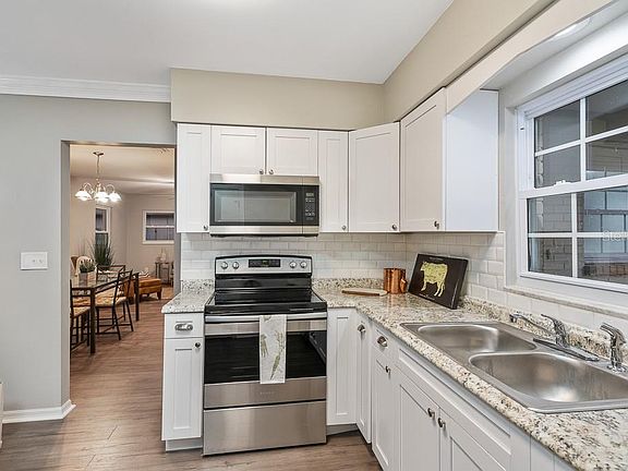 5th image of 311 Floral Dr