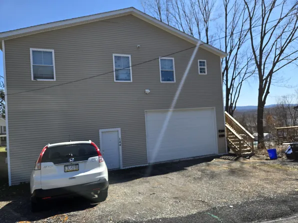 144 6th St #B, Olyphant, PA 18447