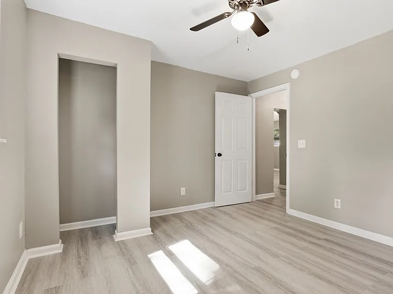 1200 Grady St — Photo 13