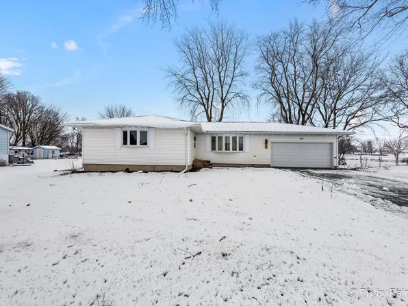 407 1st St, Kirkland, IL 60146