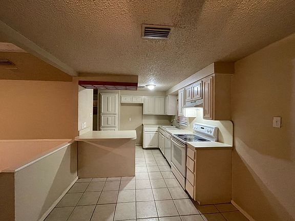 3rd image of 2109 Warwick Dr