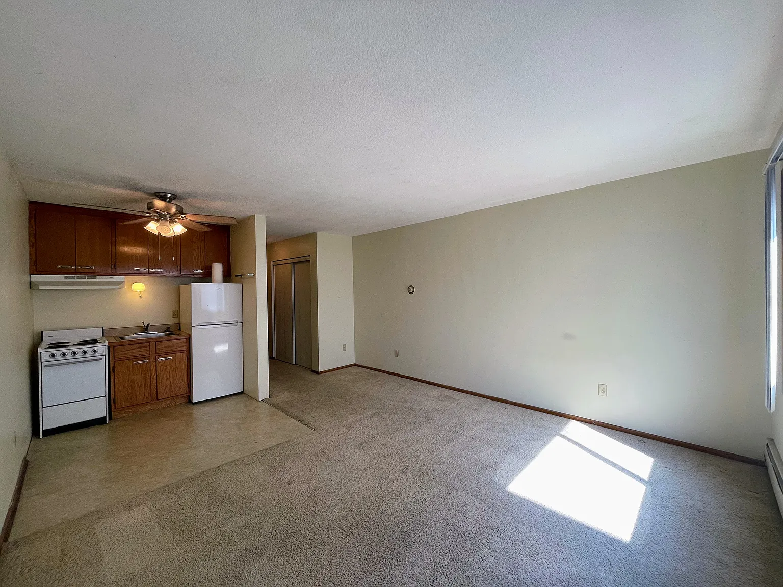 Studio, 300 sqft, $855 — Photo 1
