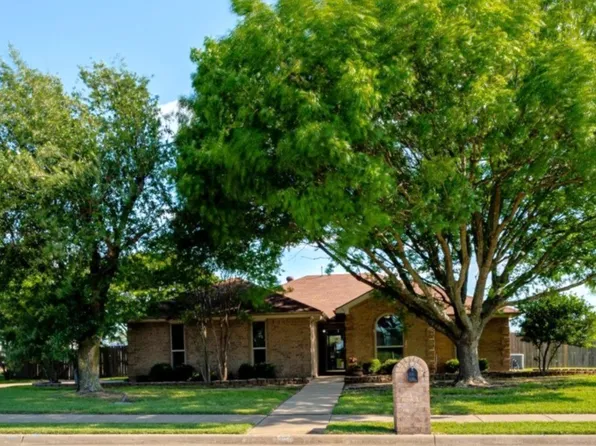 731 Crest Ridge Dr, Midlothian, TX 76065