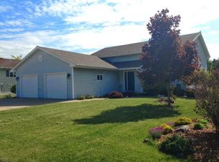 1590 S Oakwood Rd, Oshkosh, WI 54904