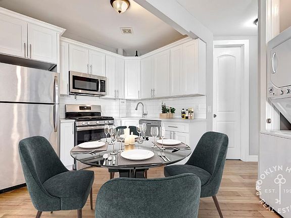 2nd image of 546 Chauncey St #3