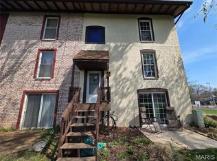 314 Carmel Woods Dr, Ballwin, MO 63021