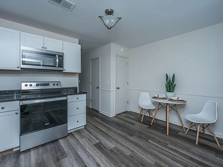 306 Crestview Dr — Photo 6