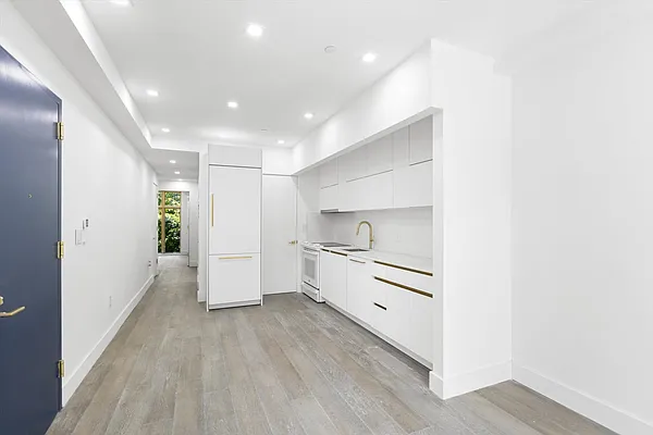 Rented by Brown Harris Stevens | media 10