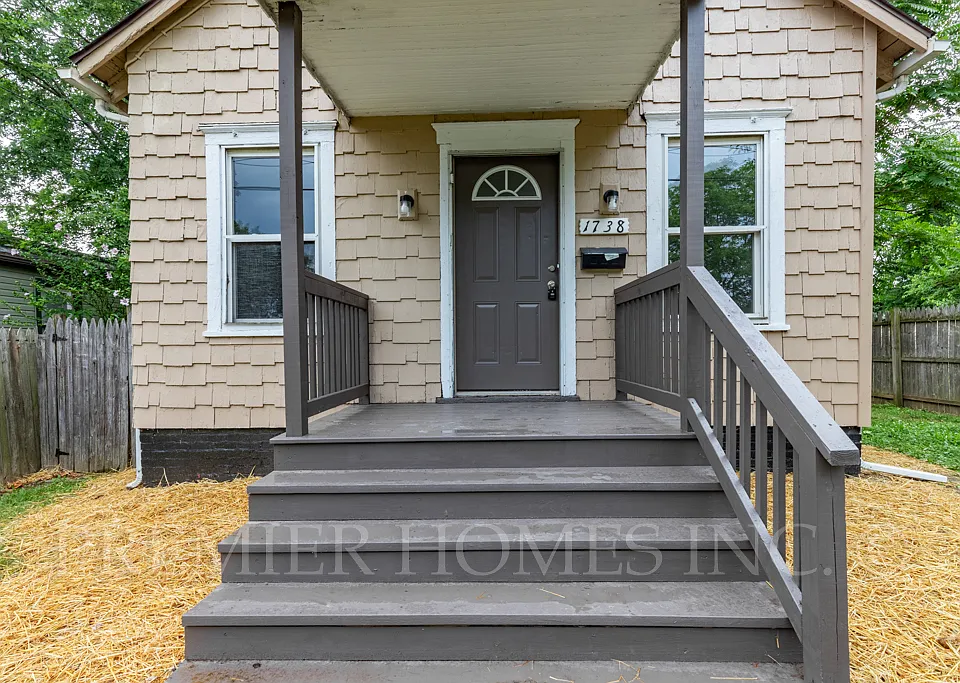 1738 Harrisburg Rd NE