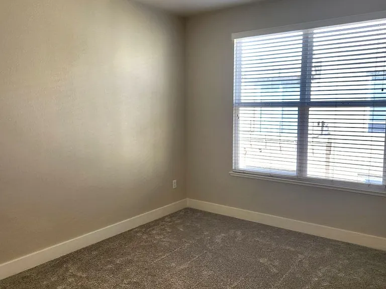 338 City Center Dr — Photo 7