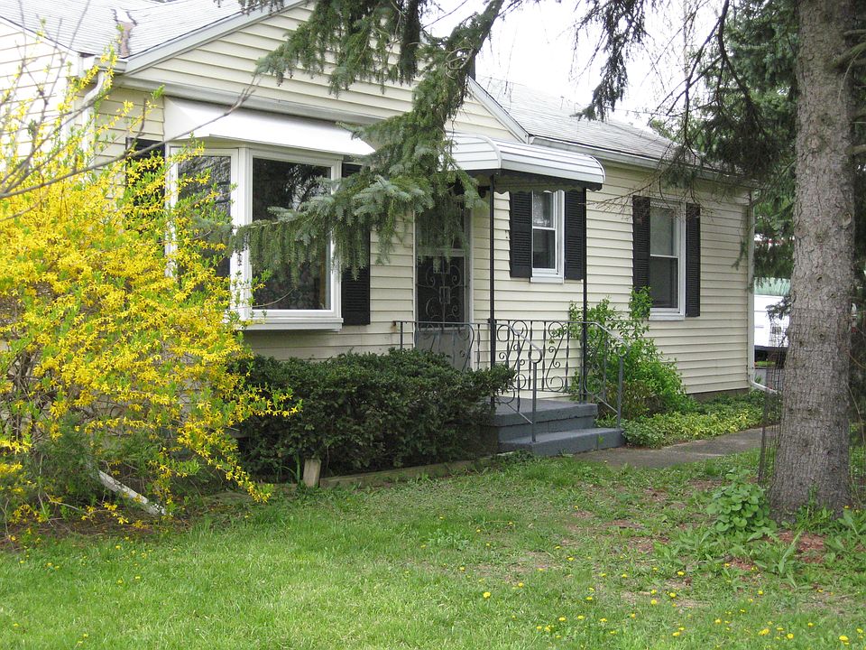 2nd image of 39 Steels Corners Rd