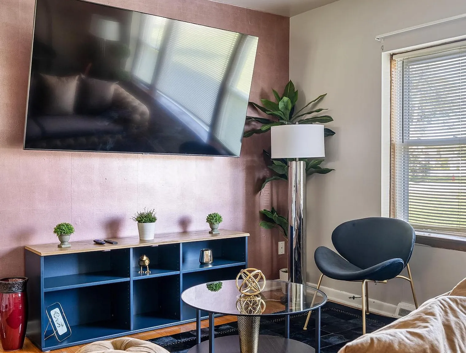 2 bed, 1.0 bath, 990 sqft, $3,950 — Photo 3