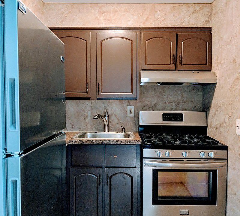 1st image of 523 Chauncey St #3