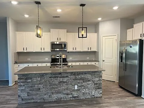 3 bed, 2.0 bath, 1774 sqft, $1,895 — Photo 2