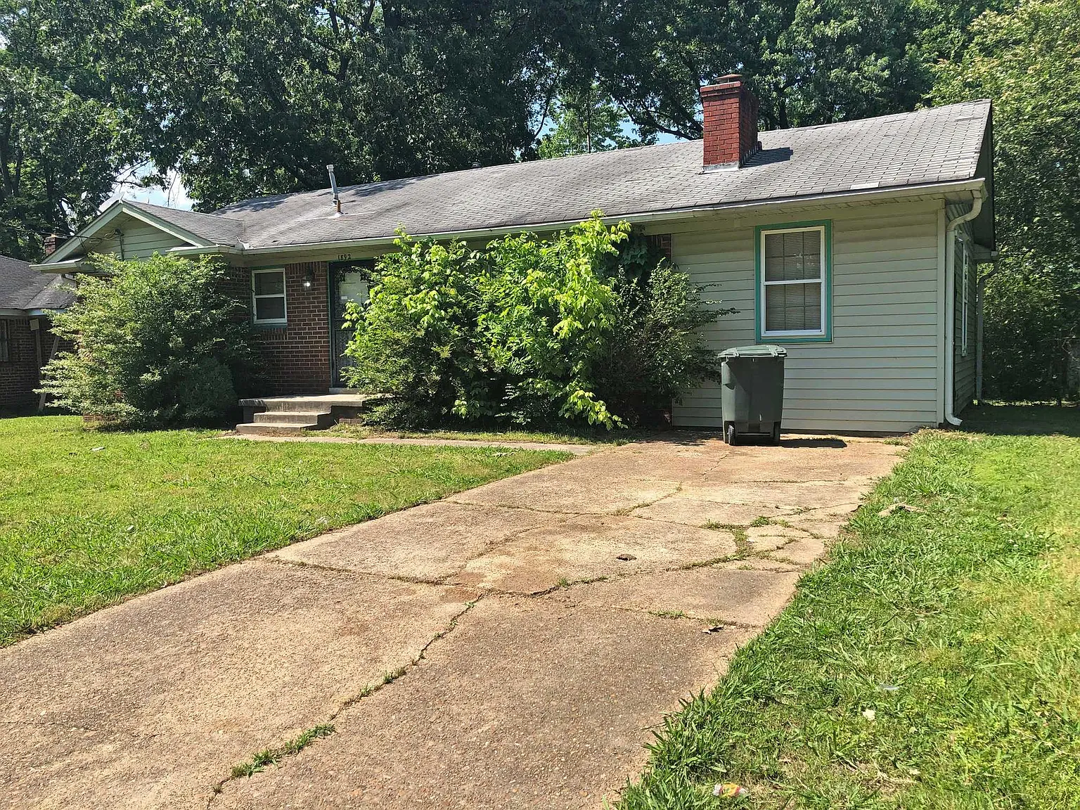 4 Bed 1.5 Bath for Rent — Photo 2
