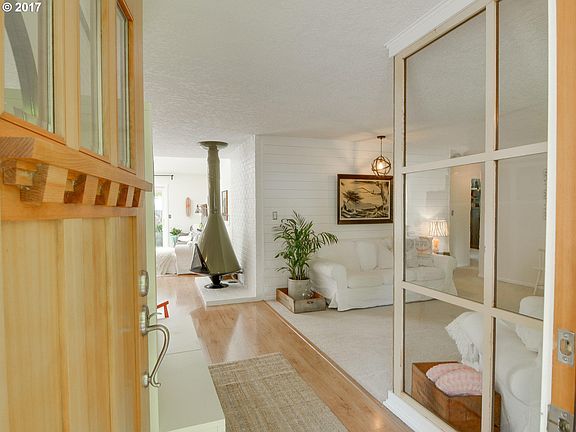 3rd image of 2721 Lafave St