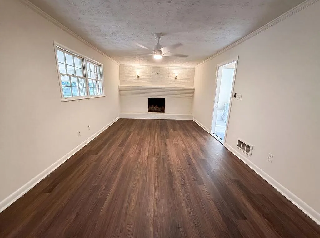 4 bed, 42689 sqft, $2,100 — Photo 3