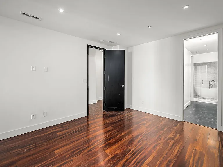 3010 Locust St #208 — Photo 14