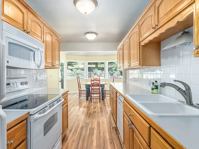 5228 N Greenwood Blvd — Photo 4