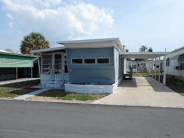 1st image of 93239 1st St N