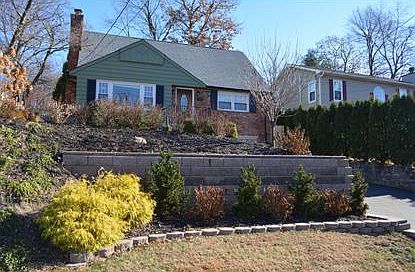 1st image of 146 Lionshead Dr E