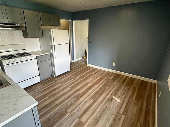 2nd image of 23 Albany Ave Floor 2