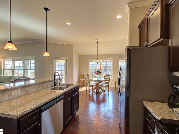 3rd image of 602 E Dateria Way