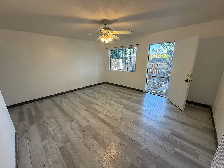 1033-1037 Alvarado Dr SE — Photo 19