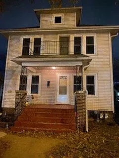 2 bed, 1.0 bath, 900 sqft, $1,295 — Photo 1