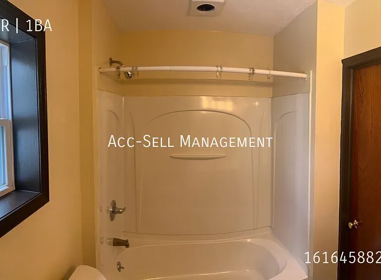 427 Leonard St NE — Photo 7