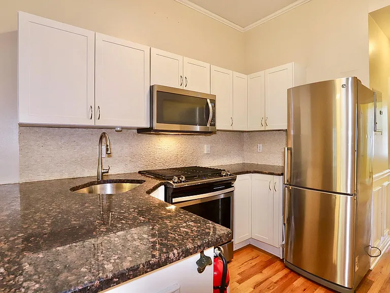 224 Madison St #1B — Photo 3