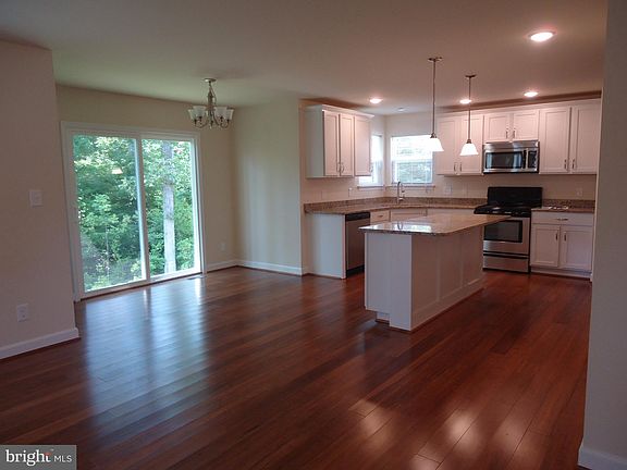 5th image of 10306 Bluebird Ct