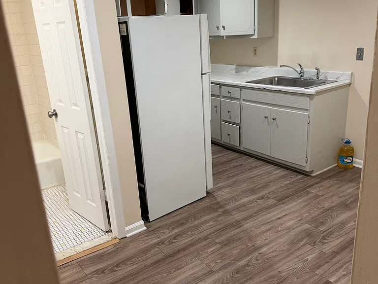 240 S Main St #4 — Photo 8