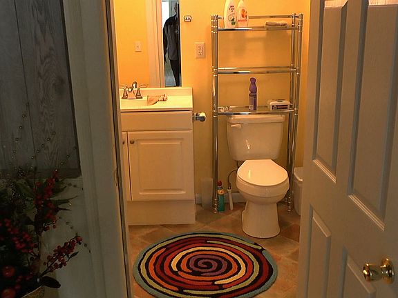 5th image of 529 Shelby St